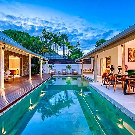 Beautiful Villa Yang Tao In The Heart Of Seminyak With Private Staff