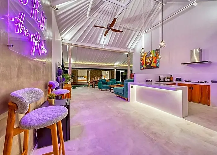 Beautiful Yang Tao In The Heart Of Seminyak With Private Staff