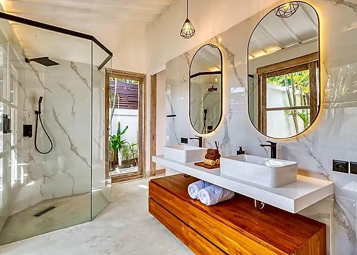 Beautiful Yang Tao In The Heart Of Seminyak With Private Staff 4*